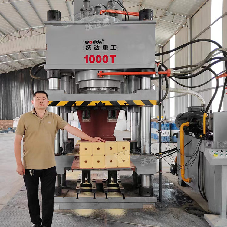 1000吨液压机-盐砖机